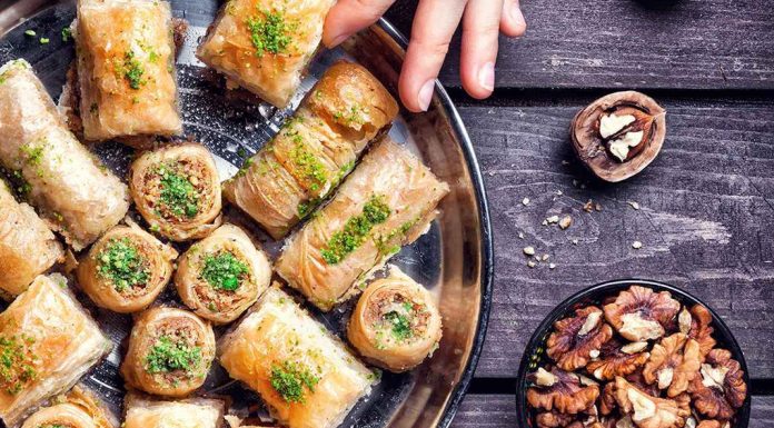 Bayramların Vazgeçilmezi Olan Tatlıları Nasıl Tüketmelisiniz?