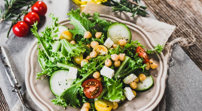 Zayıflamada Doğru Bilinen Yanlışlar 14: Ev Dışında Salata Tüketerek Zayıflarım!